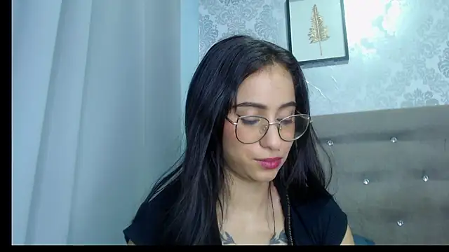 Alana Martinez  online show from April 18, 2026, 8:42 pm