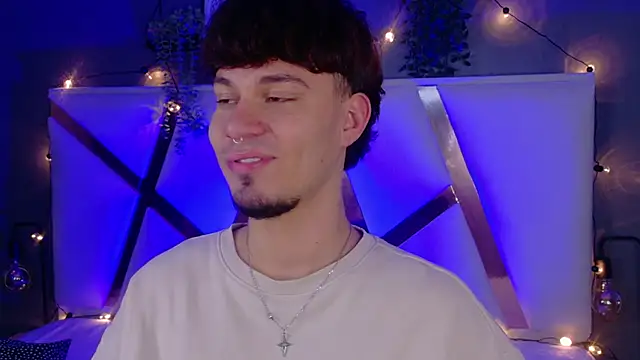 LiamThunder05  online show from November 21, 2025, 3:05 am