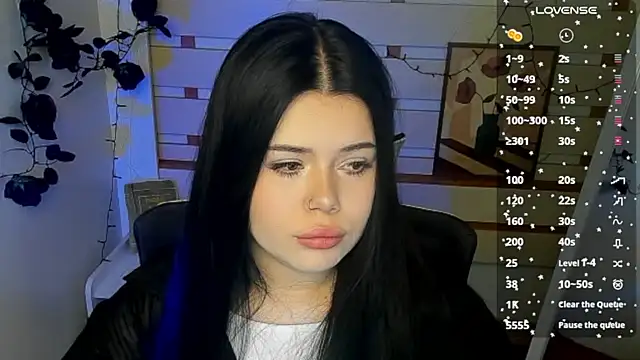 Snapshot of Mona_Esty chatting on June 19, 2026, 6:29 am Mona Esty online show from June 19, 2026, 6:29 am