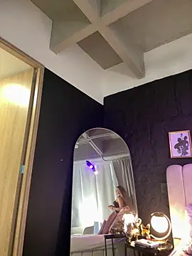 Lisa Belluci online show from October 10, 2025, 8:30 pm