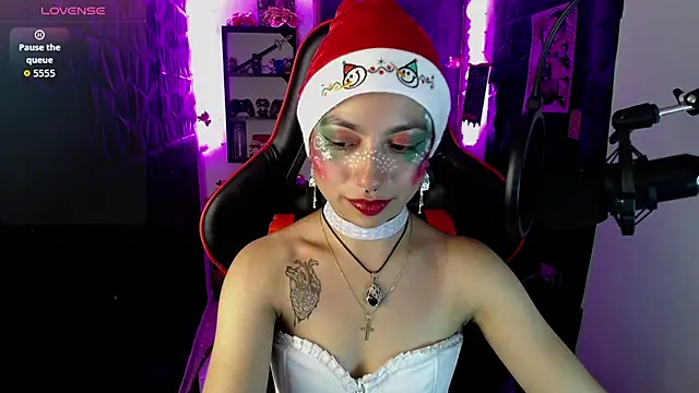 lunarichy22 online show from December 17, 2025, 11:22 pm