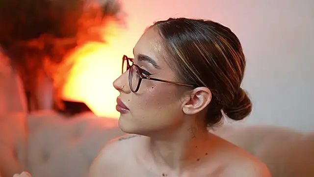 AileenKiss online show from April 20, 2026, 8:10 pm