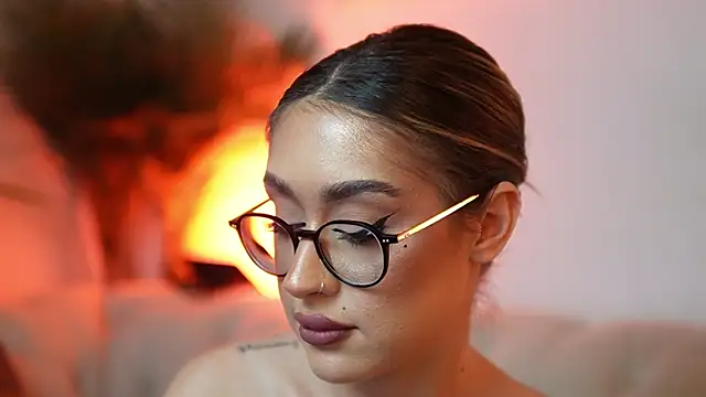 AileenKiss online show from April 21, 2026, 1:42 am