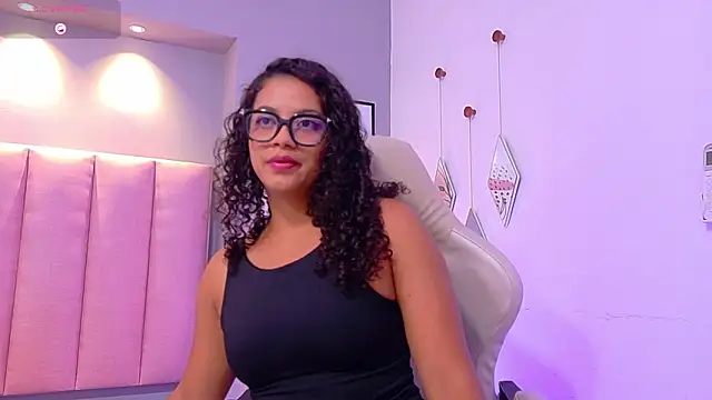 CamilaLevy online show from November 6, 2025, 12:06 pm