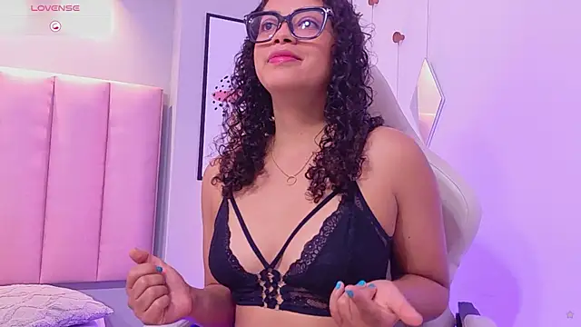 CamilaLevy online show from April 18, 2026, 12:20 pm