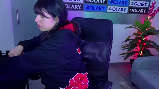 Violetta Swett  online show from November 21, 2025, 1:54 pm