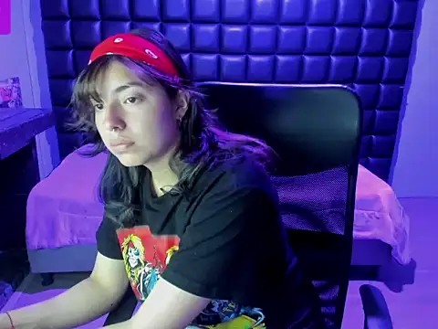 Snapshot of Violetta_Swett_ chatting on December 15, 2025, 11:25 am Violetta Swett online show from December 15, 2025, 11:25 am