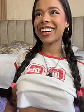 naomi hill1 online show from April 24, 2026, 3:58 pm