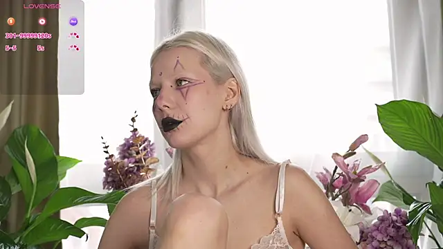 RanyThomson online show from October 18, 2025, 8:04 am