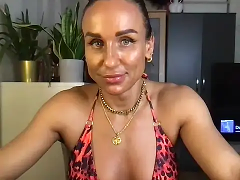 Snapshot of GluteQueenE chatting on November 13, 2025, 7:35 pm GluteQueenE online show from November 13, 2025, 7:35 pm