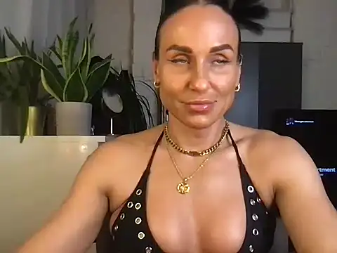 Snapshot of GluteQueenE chatting on January 15, 2026, 8:56 pm GluteQueenE online show from January 15, 2026, 8:56 pm