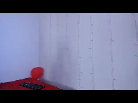 lili latina47 online show from October 27, 2025, 1:15 pm