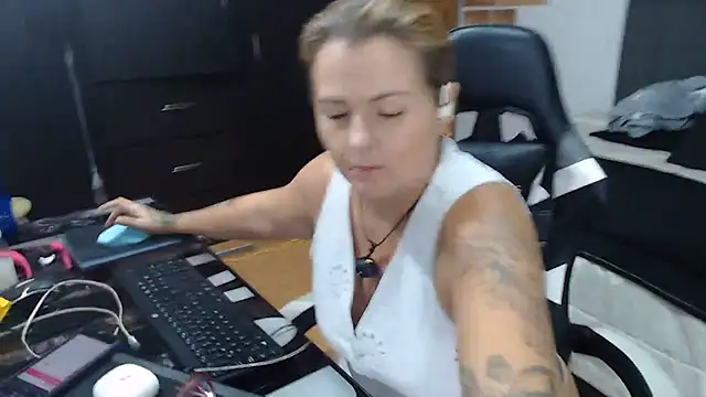 Snapshot of perlagoloza05 chatting on June 21, 2026, 2:14 am perlagoloza05 online show from June 21, 2026, 2:14 am