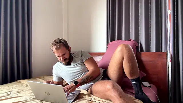 Snapshot of mrmaxiy chatting on January 8, 2026, 5:21 am mrmaxiy online show from January 8, 2026, 5:21 am