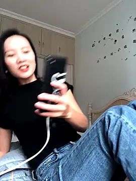 Mile-m online show from October 12, 2025, 3:49 am