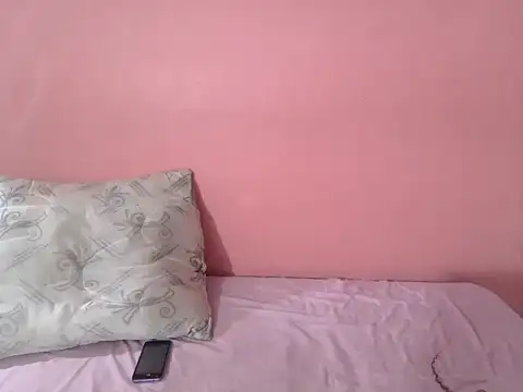 Snapshot of BlackBerry_06 chatting on December 4, 2025, 2:04 pm BlackBerry 06 online show from December 4, 2025, 2:04 pm