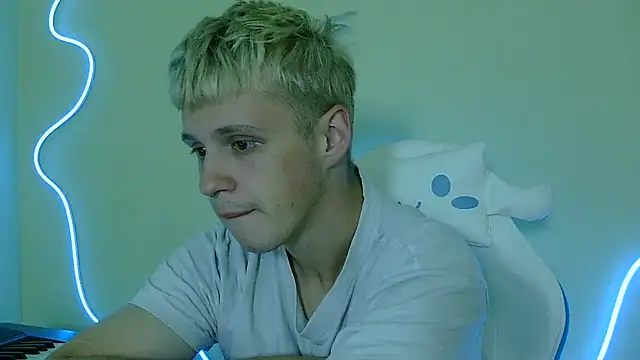  Timmy Boy  online show from October 7, 2025, 11:57 pm