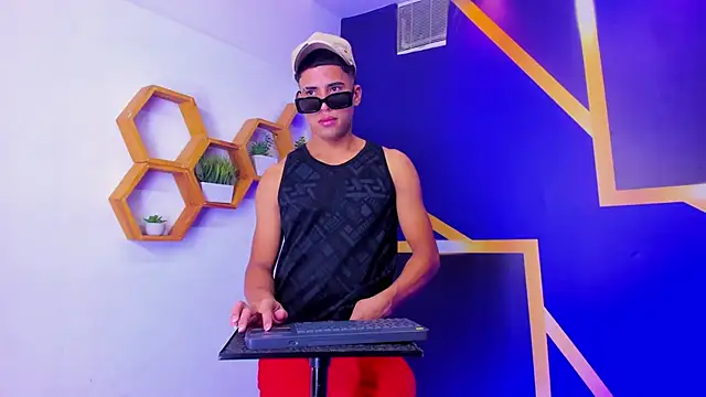 Play boys Hot2 online show from October 14, 2025, 1:01 pm