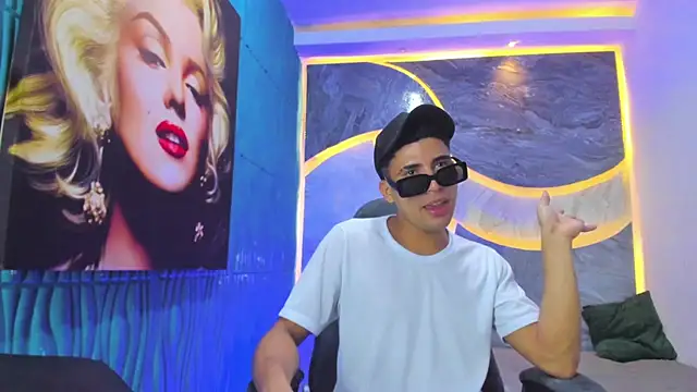 Play boys Hot2 online show from October 27, 2025, 1:15 pm