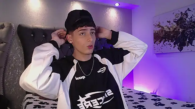 MateoMitchell online show from November 7, 2025, 4:56 am