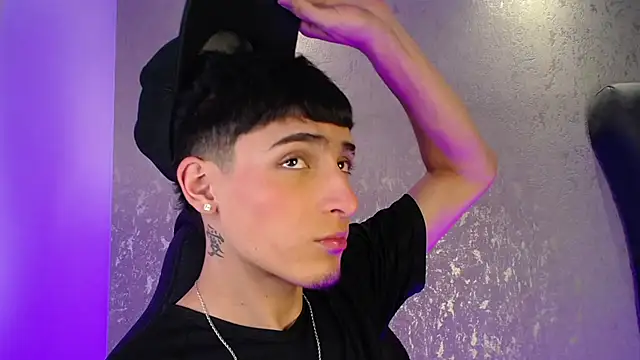 MateoMitchell online show from November 26, 2025, 4:46 am