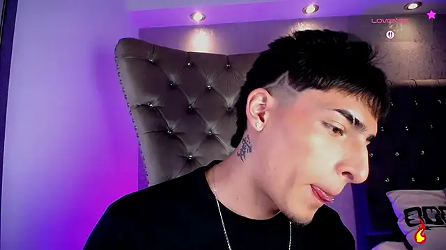 MateoMitchell online show from February 25, 2026, 4:33 am