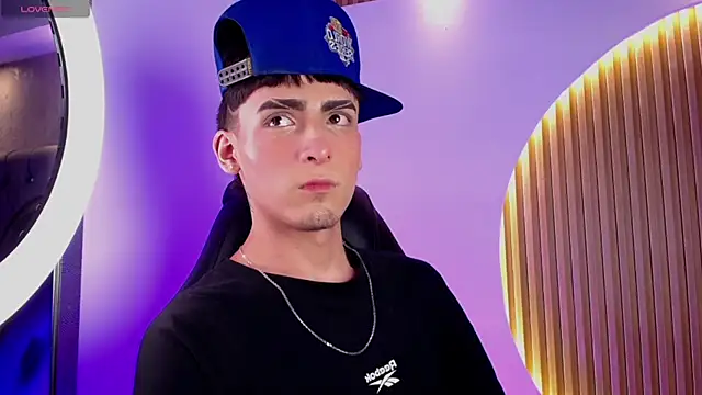 MateoMitchell online show from April 26, 2026, 4:32 am