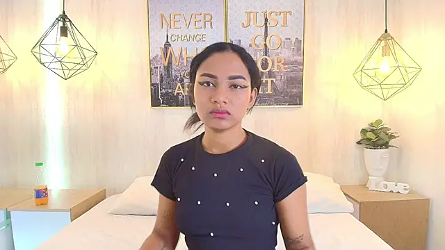 Juliie coper online show from October 17, 2025, 12:41 pm