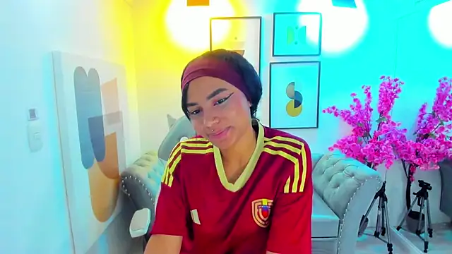 Juliie coper online show from November 8, 2025, 12:49 pm