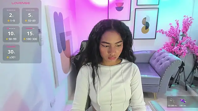 Juliie coper online show from November 14, 2025, 12:48 pm