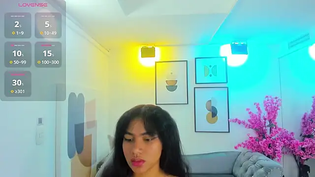 Juliie coper online show from November 19, 2025, 12:38 pm