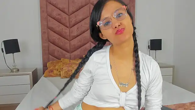 Alanha   online show from October 16, 2025, 2:23 am