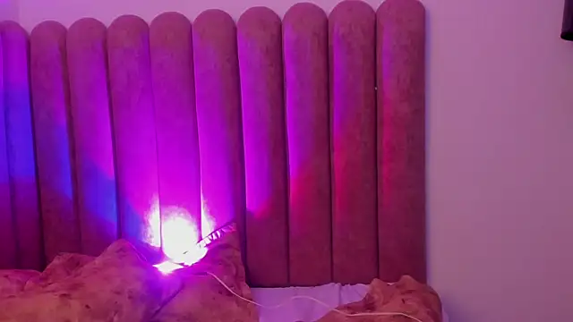 Alanha   online show from November 3, 2025, 3:08 am