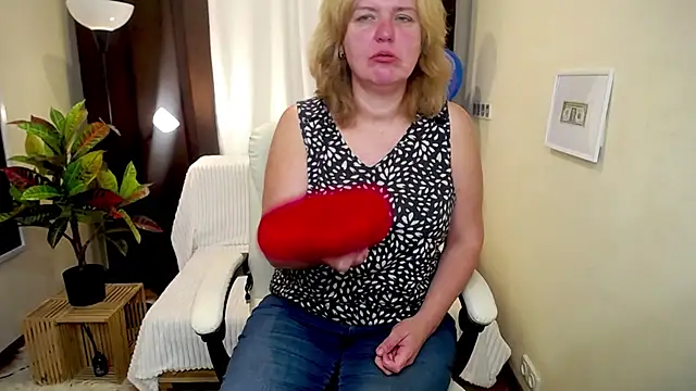 Snapshot of VestaWoody chatting on October 6, 2025, 6:11 am VestaWoody online show from October 6, 2025, 6:11 am