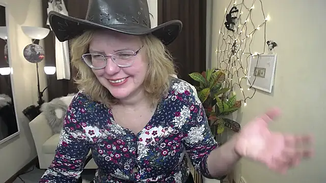 Snapshot of VestaWoody chatting on October 27, 2025, 7:01 am VestaWoody online show from October 27, 2025, 7:01 am