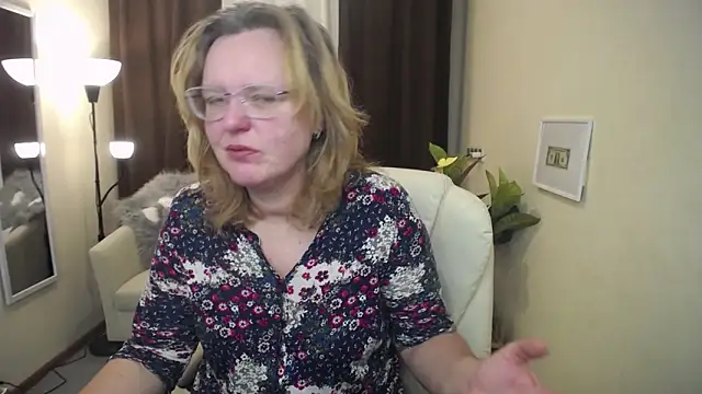 Snapshot of VestaWoody chatting on November 17, 2025, 7:03 am VestaWoody online show from November 17, 2025, 7:03 am