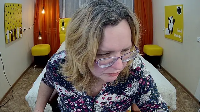 Snapshot of VestaWoody chatting on November 20, 2025, 1:00 pm VestaWoody online show from November 20, 2025, 1:00 pm