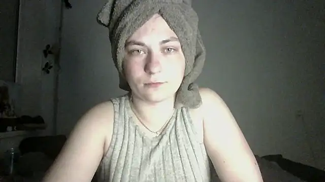 Twolatte1520 online show from April 8, 2026, 8:42 pm