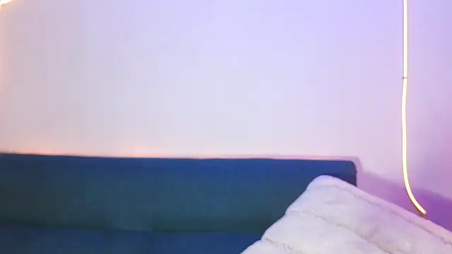 luna valen online show from April 10, 2026, 3:34 am