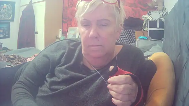 Playful MILF Demi online show from October 20, 2025, 12:05 pm