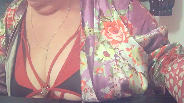 Playful MILF Demi online show from November 17, 2025, 8:25 pm