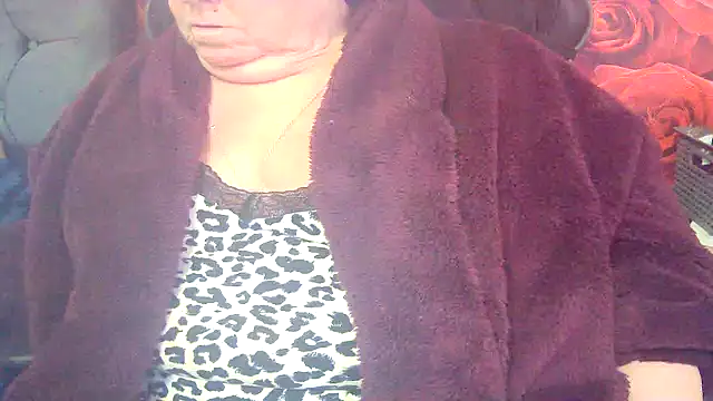 Playful MILF Demi online show from March 1, 2026, 7:43 am