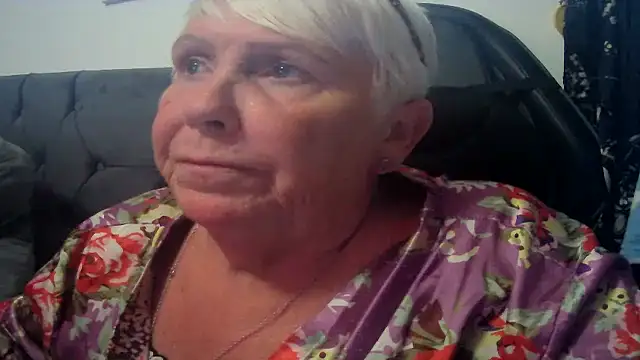 Playful MILF Demi online show from July 13, 2026, 4:43 pm