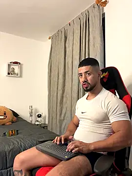 Ezzio Scolaro online show from October 17, 2025, 12:14 am