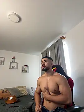 Ezzio Scolaro online show from October 31, 2025, 12:50 pm