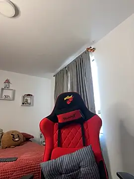 Ezzio Scolaro online show from November 18, 2025, 12:09 pm