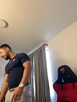 Ezzio Scolaro online show from March 18, 2026, 9:18 pm