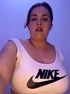 Anyhot latina online show from November 24, 2025, 11:37 pm