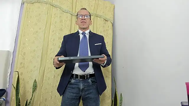  axelking  online show from April 15, 2026, 11:39 am