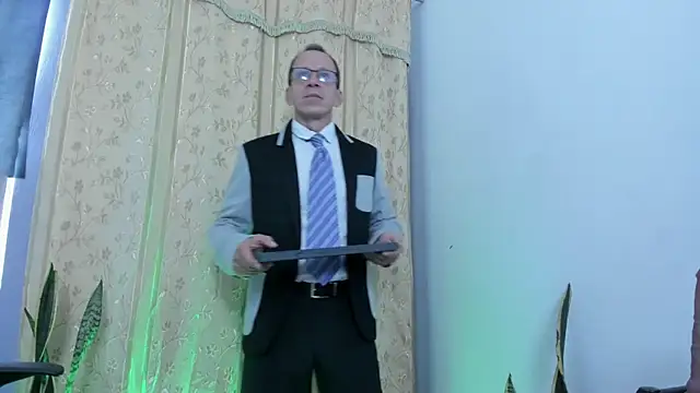  axelking  online show from April 23, 2026, 12:29 pm